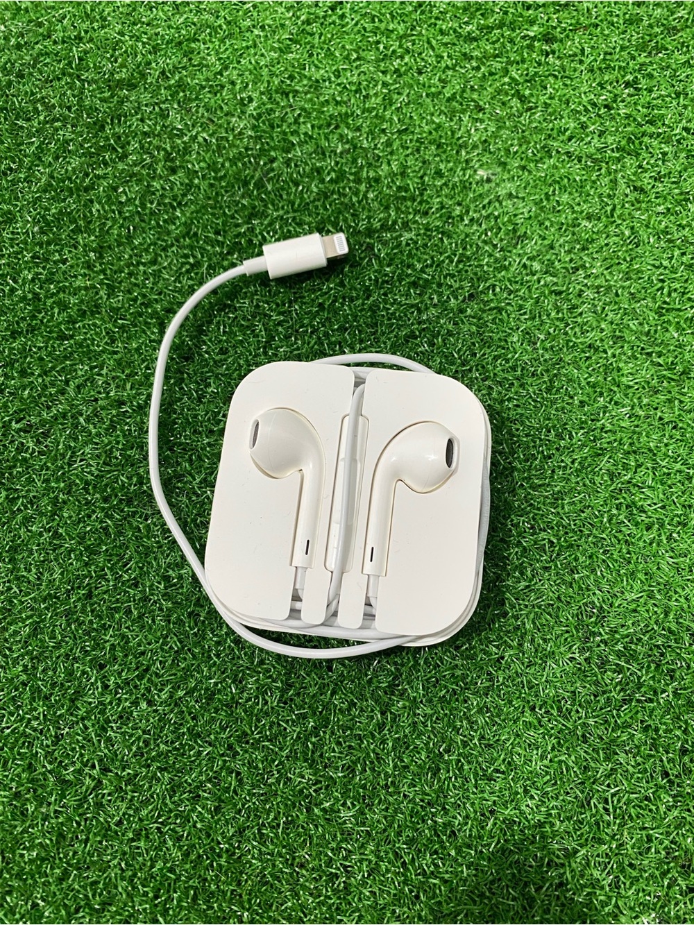 Apple White EarPods with 3.5mm Headphone